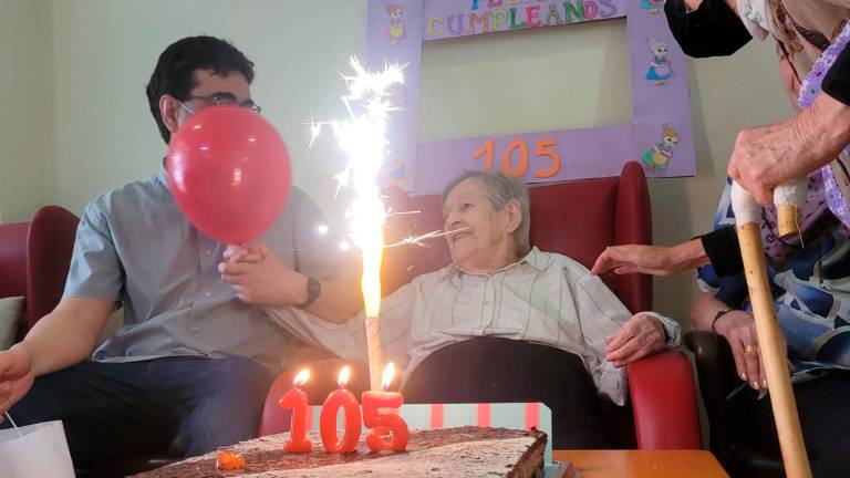Felicidades por tus 105 años, Magdalena ¡Qué grande eres! Felicidades por tus 105 años, Magdalena ¡Qué grande eres!