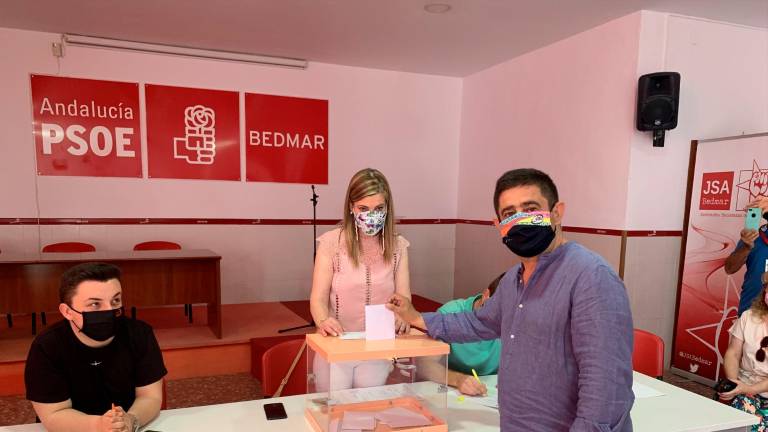 Francisco Reyes ya ha votado en las primarias del PSOE-A Francisco Reyes ya ha votado en las primarias del PSOE-A