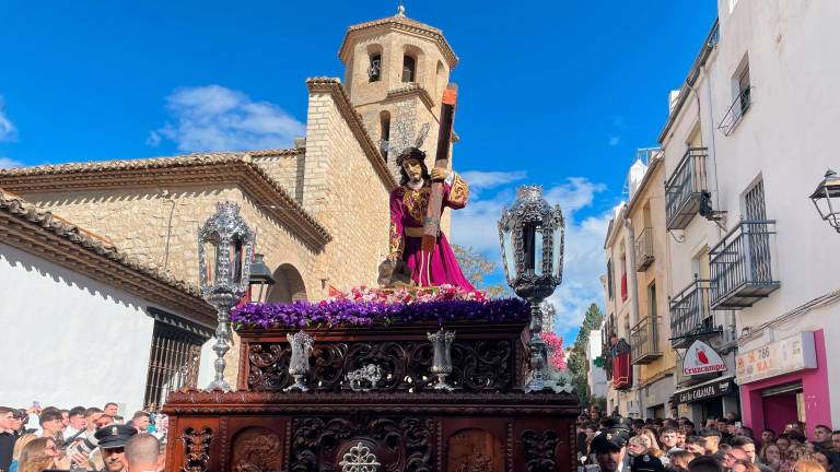 La Clemencia detiene su itinerario y entra en la Catedral de Jaén La Clemencia detiene su itinerario y entra en la Catedral de Jaén