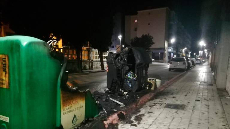 Arden contenedores durante la pasada madrugada en 7 calles de la capital