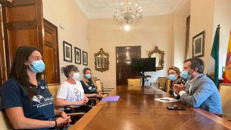 Encuentro entre el Ayuntamiento y el Unicaja-Jaén Paraíso Interior por la nueva pista de atletismo