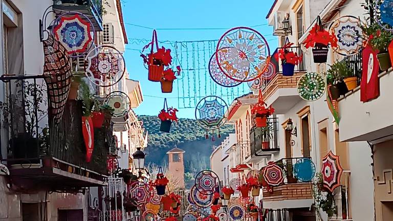 Los vecinos dejan Huelma de dulce para Navidad Los vecinos dejan Huelma de dulce para Navidad