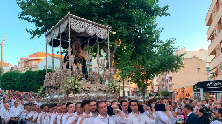 Amor, fe y júbilo por el transitar de Santa Ana y la Virgen Niña Amor, fe y júbilo por el transitar de Santa Ana y la Virgen Niña