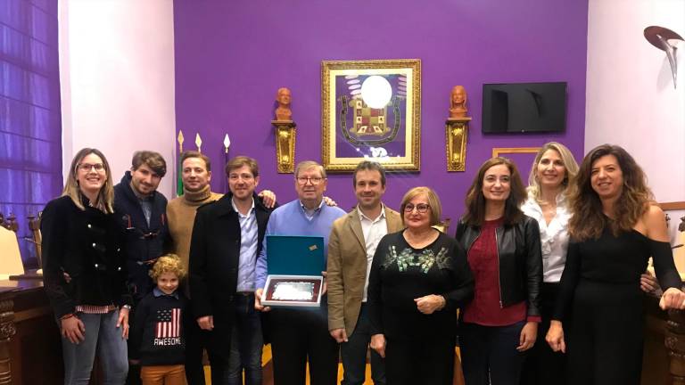 Homenaje municipal al restaurante “Bahía” por su 50 aniversario Homenaje municipal al restaurante “Bahía” por su 50 aniversario
