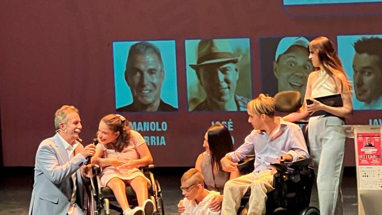 La edición XV del Festival Solidario Santi y sus amigos llena de carcajadas y aplausos el Teatro Infanta Leonor La edición XV del Festival Solidario Santi y sus amigos llena de carcajadas y aplausos el Teatro Infanta Leonor