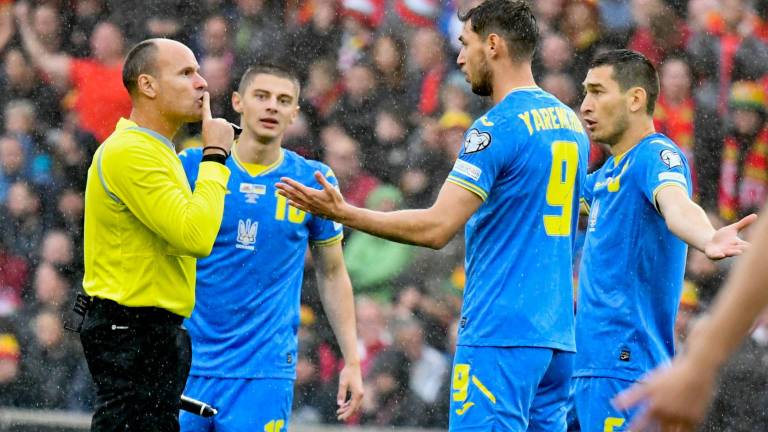 Mateu Lahoz debuta en el Mundial arbitrando el Catar-Senegal Mateu Lahoz debuta en el Mundial arbitrando el Catar-Senegal