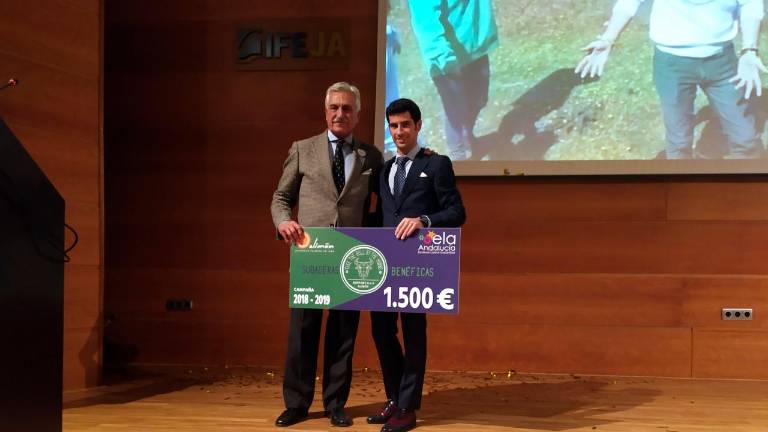 Merecido aplauso a Enrique Ponce Merecido aplauso a Enrique Ponce