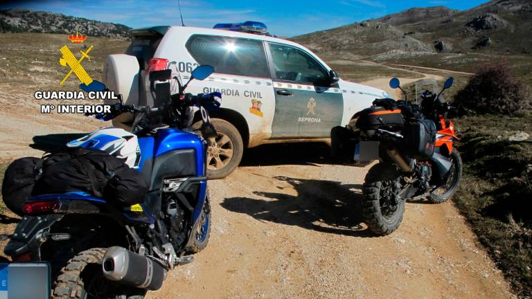 Pillados dos motoristas en espacio protegido de los Campos de Hernán Pelea Pillados dos motoristas en espacio protegido de los Campos de Hernán Pelea