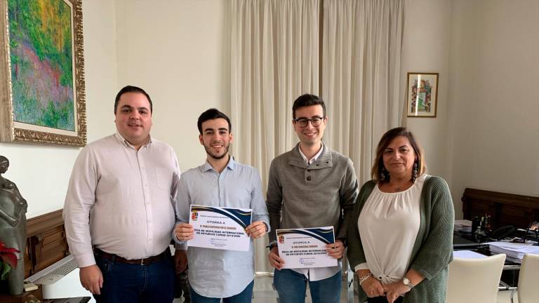 Tres estudiantes de Erasmus reciben una ayuda municipal Tres estudiantes de Erasmus reciben una ayuda municipal