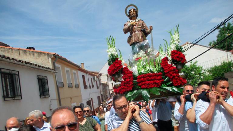 San Isidro sale en Puente de Génave tras tres años de espera San Isidro sale en Puente de Génave tras tres años de espera