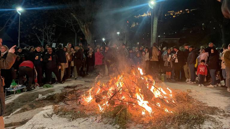 Una treintena de lumbres para celebrar San Antón Una treintena de lumbres para celebrar San Antón