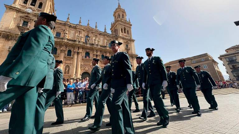 La Plaza de Santa María se viste de verde por la festividad del Pilar La Plaza de Santa María se viste de verde por la festividad del Pilar