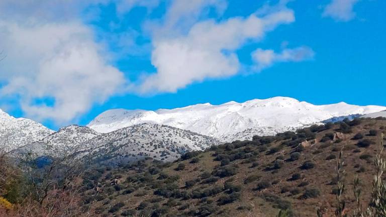 La nieve cubre las cumbres de Mágina La nieve cubre las cumbres de Mágina