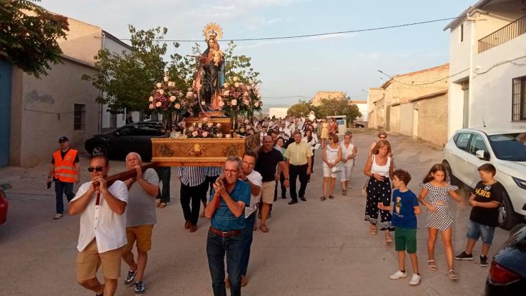 Lugareños y visitantes se rinden ante Los Remedios en El Molar Lugareños y visitantes se rinden ante Los Remedios en El Molar
