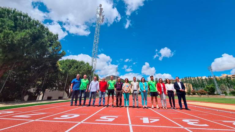 Jaén ya tiene pista reglamentaria de atletismo con 8 calles Jaén ya tiene pista reglamentaria de atletismo con 8 calles
