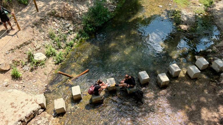 Los Cañones reciben a decenas de bañistas en busca de alivio frente al calor extremo Los Cañones reciben a decenas de bañistas en busca de alivio frente al calor extremo