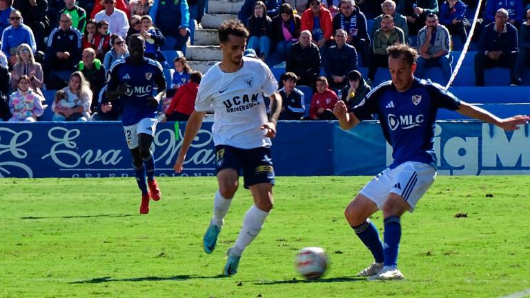 Javi Lara dice adiós al Linares y al fútbol profesional tras más de dos décadas Javi Lara dice adiós al Linares y al fútbol profesional tras más de dos décadas