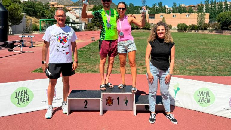 Jaime Gutiérrez y Elena Feligreras se coronan en la maratón solidaria “Ciudad de Jaén” Jaime Gutiérrez y Elena Feligreras se coronan en la maratón solidaria “Ciudad de Jaén”