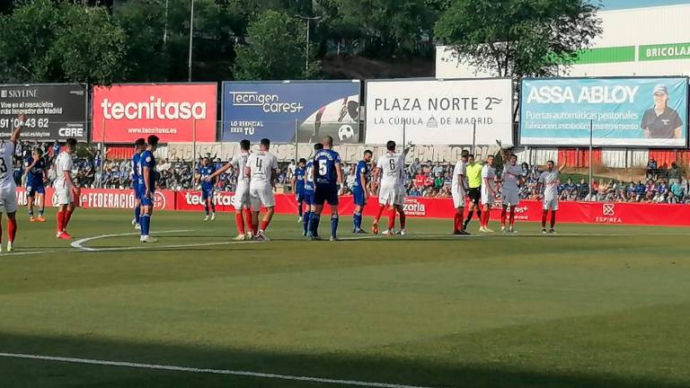 Una mala primera mitad condena en San Sebastián de los Reyes al Linares Deportivo (2-0) Una mala primera mitad condena en San Sebastián de los Reyes al Linares Deportivo (2-0)