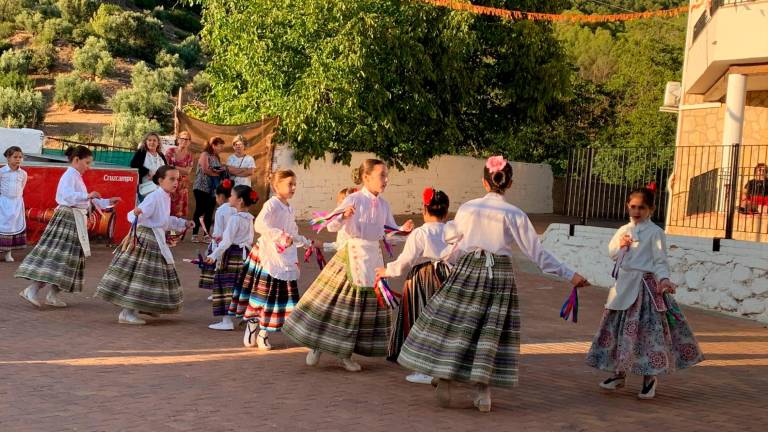 Los bailes regionales llegan a El Robledo Los bailes regionales llegan a El Robledo