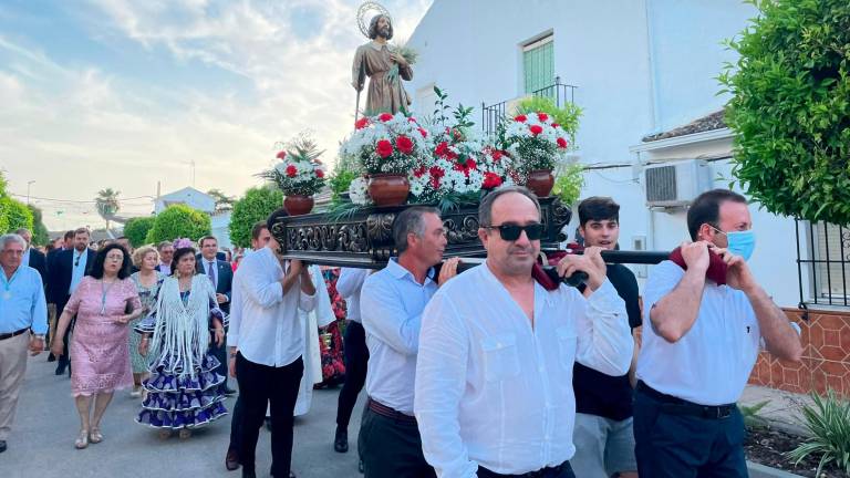 Los Villares de Andújar lleva en volandas a San Isidro Los Villares de Andújar lleva en volandas a San Isidro