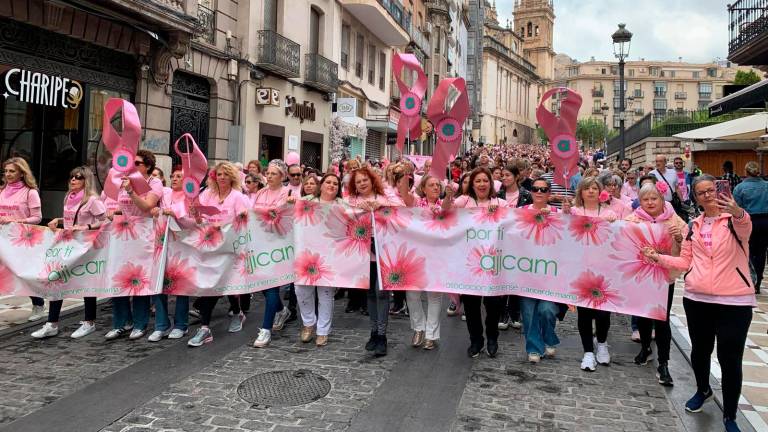 Una marea rosa de esperanza en Jaén por la investigación del cáncer de mama Una marea rosa de esperanza en Jaén por la investigación del cáncer de mama
