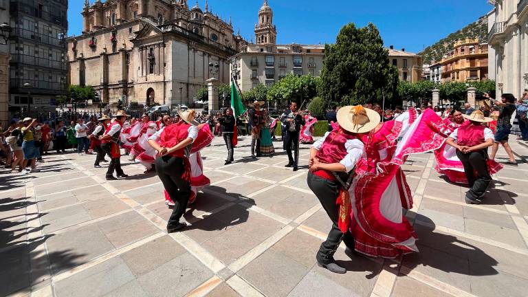 La Diputación recibe a los grupos internacionales del Festival “Folk del Mundo” La Diputación recibe a los grupos internacionales del Festival “Folk del Mundo”