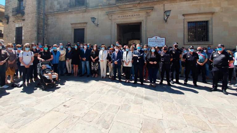 Úbeda decreta tres días de luto y la alcaldesa pide que lo ocurrido se llame por su nombre Úbeda decreta tres días de luto y la alcaldesa pide que lo ocurrido se llame por su nombre