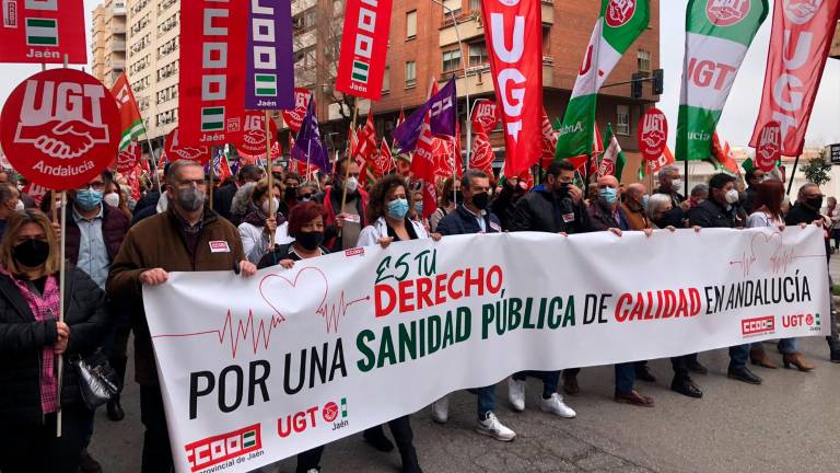 Hasta 3.000 personas piden mejoras para la sanidad pública en la capital Hasta 3.000 personas piden mejoras para la sanidad pública en la capital