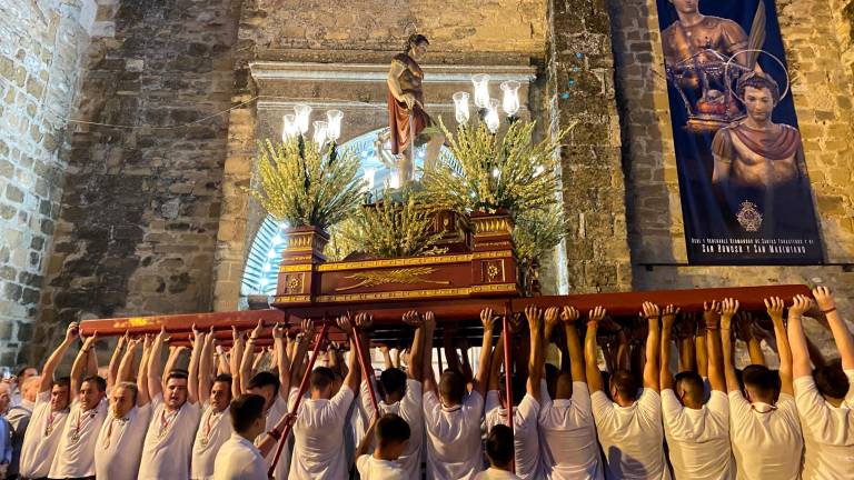 San Bonoso y San Maximiano brillan en su noche de fe en Arjona San Bonoso y San Maximiano brillan en su noche de fe en Arjona