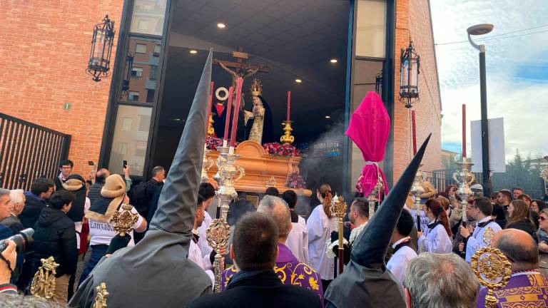 La Sagrada Lanzada hace historia con su primera salida procesional La Sagrada Lanzada hace historia con su primera salida procesional