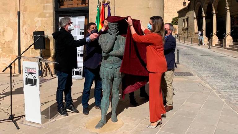 Baeza rinde homenaje a Gaspar Becerra con una escultura urbana Baeza rinde homenaje a Gaspar Becerra con una escultura urbana