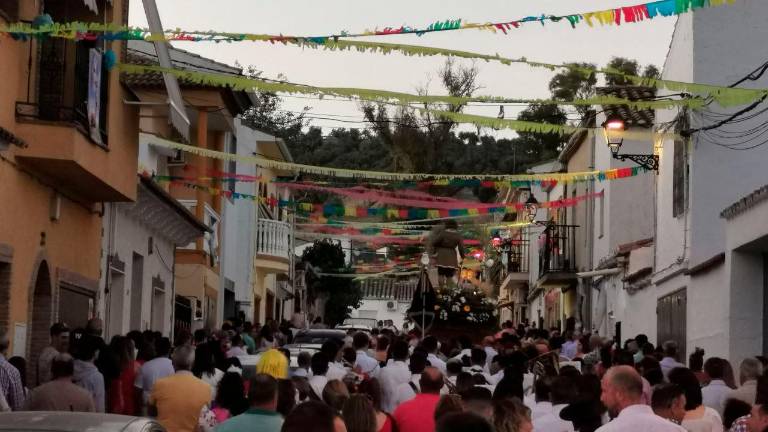 Un animado y abarrotado Campillo del Río celebra sus fiestas de San Isidro Un animado y abarrotado Campillo del Río celebra sus fiestas de San Isidro
