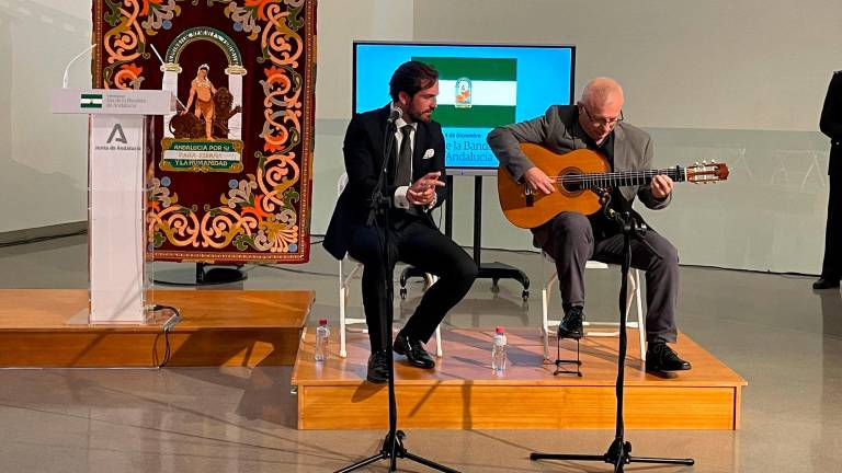 Andalucía celebra su bandera como símbolo de autonomía Andalucía celebra su bandera como símbolo de autonomía