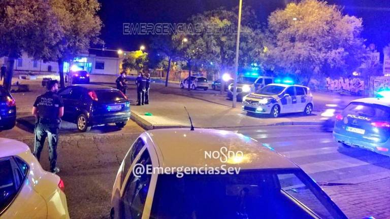 Disuelto un botellón con 300 personas esta madrugada en Sevilla Disuelto un botellón con 300 personas esta madrugada en Sevilla