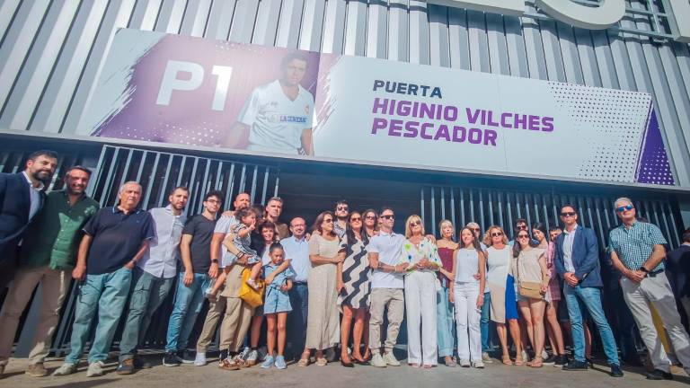La puerta Higinio Vilches honra a una leyenda del Real Jaén La puerta Higinio Vilches honra a una leyenda del Real Jaén