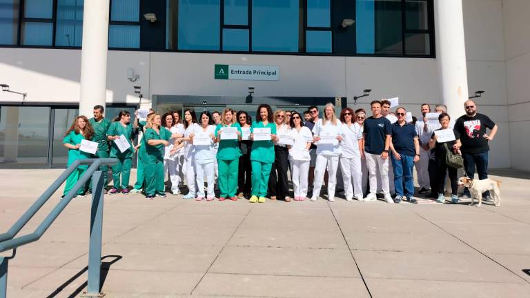 Protesta de sanitarios a las puertas del hospital de Alcalá la Real Protesta de sanitarios a las puertas del hospital de Alcalá la Real