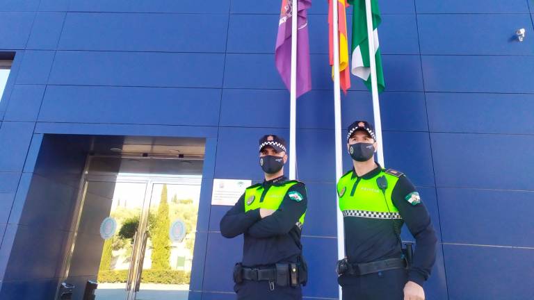 La Policía Local viste ya sus nuevos uniformes ecológicos La Policía Local viste ya sus nuevos uniformes ecológicos