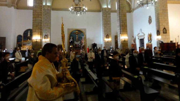 La Sagrada Forma resplandece en Nuestra Señora de la Asunción