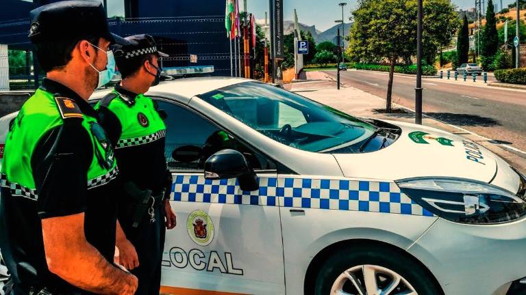 Desalojada una discoteca de Jaén por incumplir la prohibición de bailar Desalojada una discoteca de Jaén por incumplir la prohibición de bailar