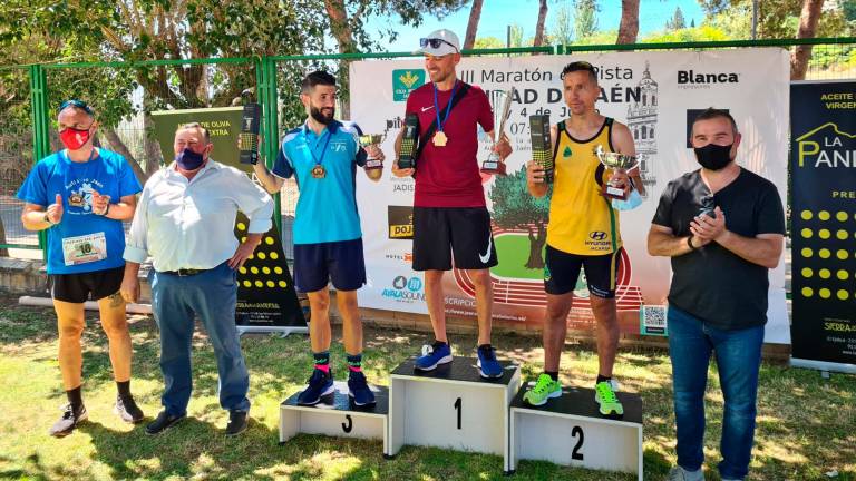 Jaime Gutiérrez y Lola Garrido triunfan en la Maratón en Pista Ciudad de Jaén Jaime Gutiérrez y Lola Garrido triunfan en la Maratón en Pista Ciudad de Jaén
