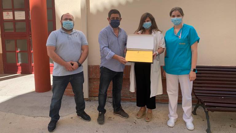 La residencia de Jimena recibe una placa por su labor durante la pandemia La residencia de Jimena recibe una placa por su labor durante la pandemia