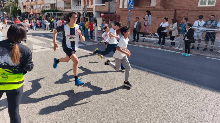 La XXXVI Carrera Escolar “La Gloria” reúne a 1.600 escolares por las calles de Jaén La XXXVI Carrera Escolar “La Gloria” reúne a 1.600 escolares por las calles de Jaén