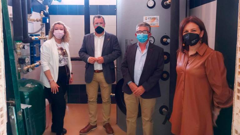 Lopera renueva su alumbrado municipal y reduce en un 75% el consumo energético Lopera renueva su alumbrado municipal y reduce en un 75% el consumo energético