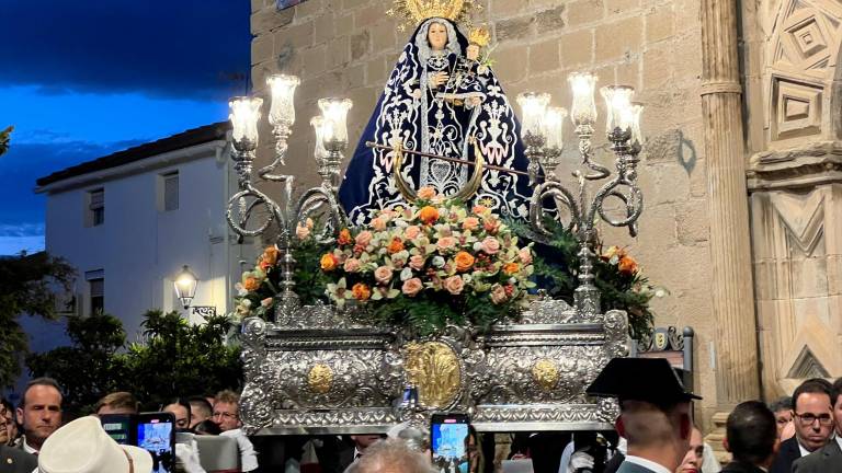 La Madre de Sierra Mágina irradia luz a los bedmareños La Madre de Sierra Mágina irradia luz a los bedmareños