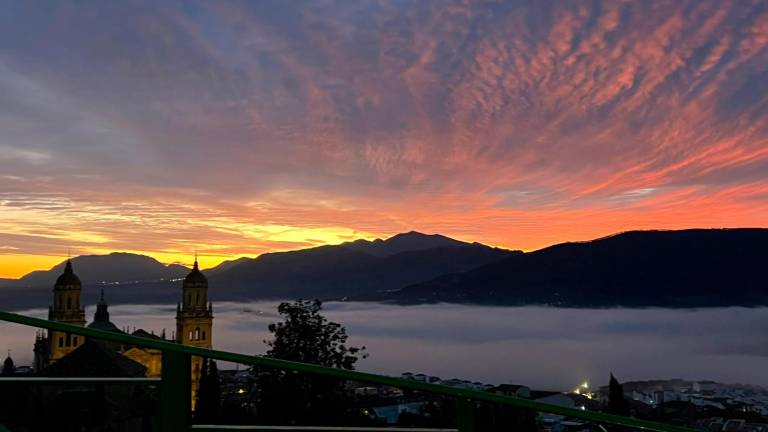 El gran paisaje del día: Jaén, la niebla, la Catedral... El gran paisaje del día: Jaén, la niebla, la Catedral...