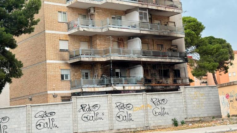 Un incendio obliga al desalojo de un edificio de cinco plantas en Jaén Un incendio obliga al desalojo de un edificio de cinco plantas en Jaén