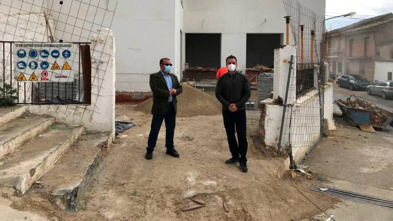 Las obras de la plaza de la Constitución de Begíjar cuestan más de 135.000 euros Las obras de la plaza de la Constitución de Begíjar cuestan más de 135.000 euros