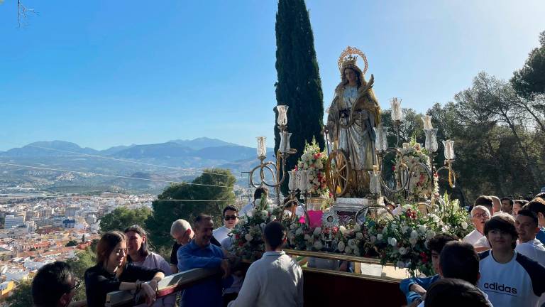 Jaén rinde pleitesía a Santa Catalina en su ascenso al Castillo Jaén rinde pleitesía a Santa Catalina en su ascenso al Castillo