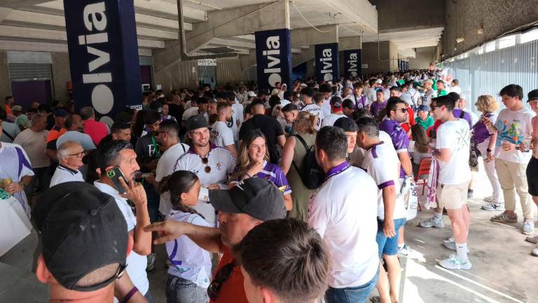 La afición blanca alienta a los suyos antes de una nueva final La afición blanca alienta a los suyos antes de una nueva final